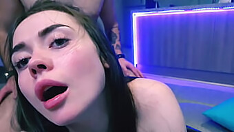 Amateur Girlfriend Gives A Blowjob And Gets A Creampie